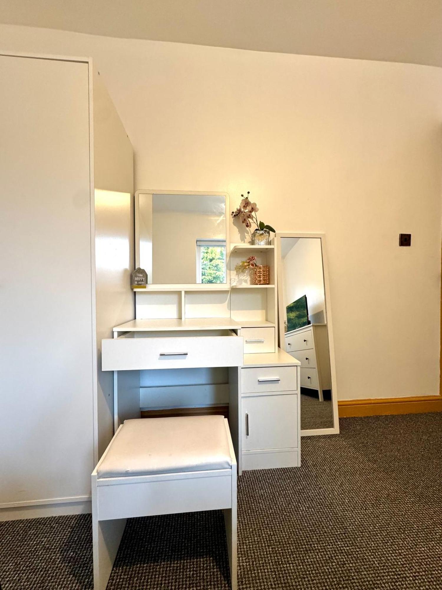 Contractor Haven- 3Bdr Crew House, Free Parking, Fast Wifi & Private Garden Lejlighed Nottingham Eksteriør billede