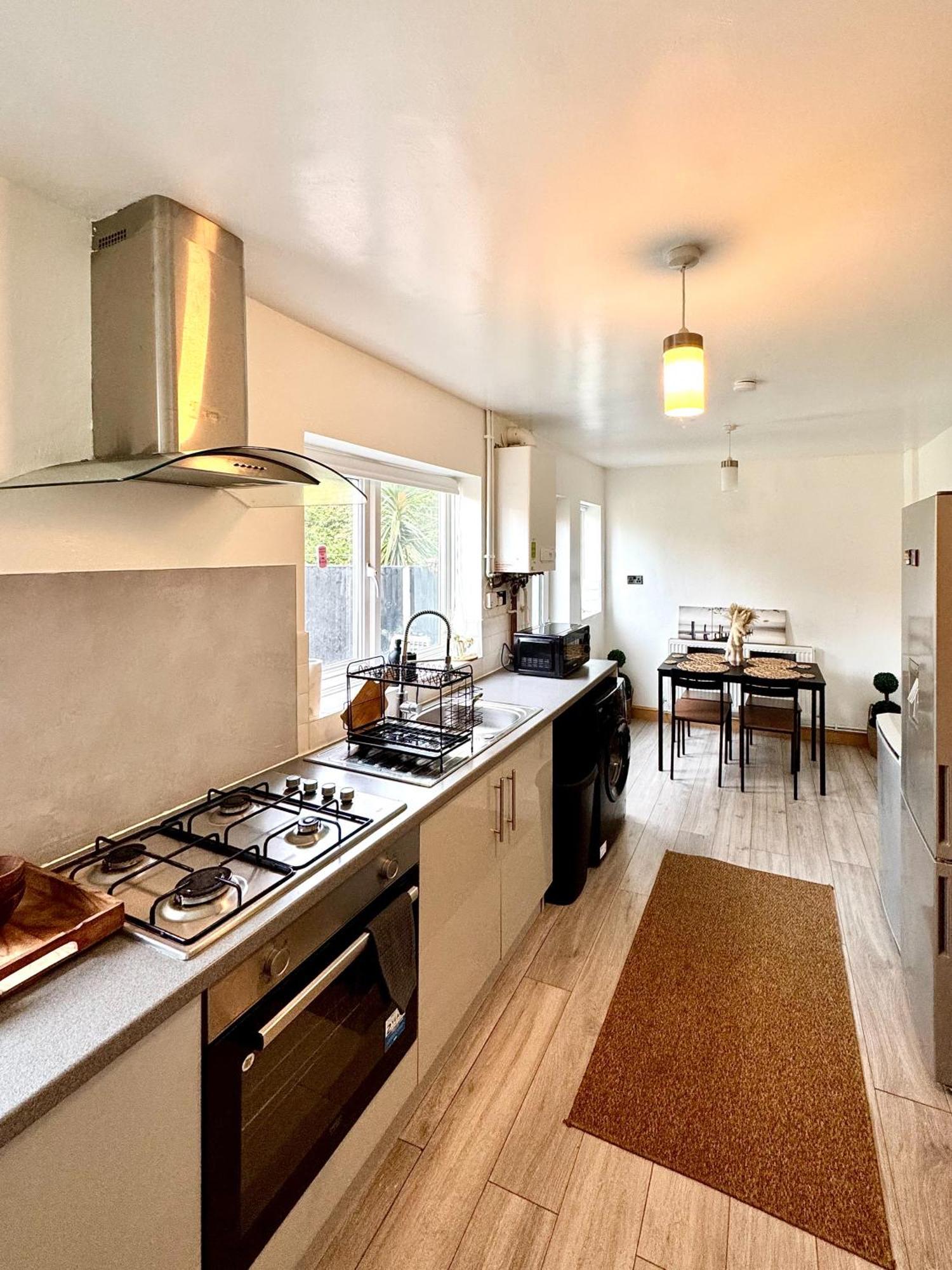 Contractor Haven- 3Bdr Crew House, Free Parking, Fast Wifi & Private Garden Lejlighed Nottingham Eksteriør billede