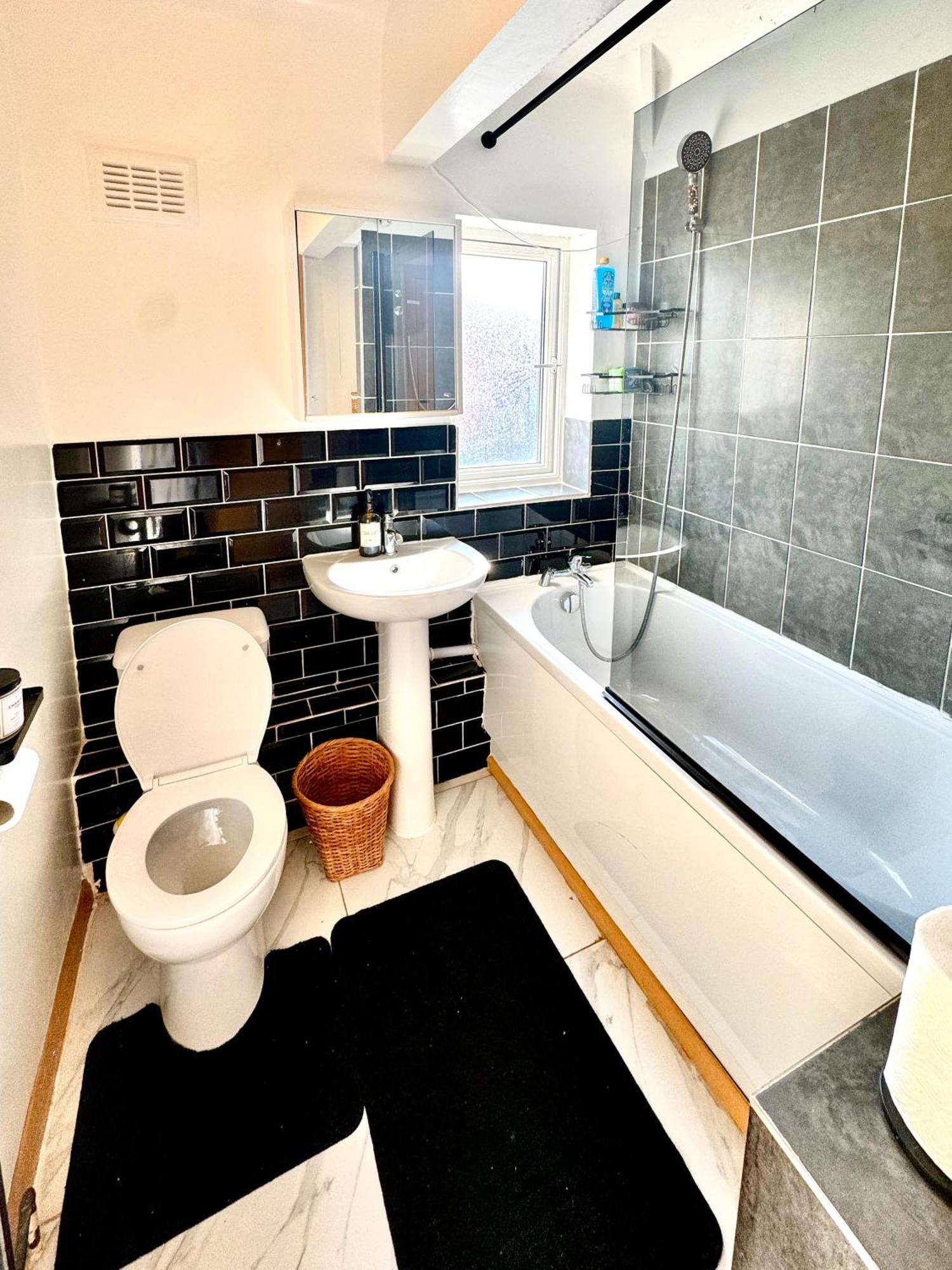 Contractor Haven- 3Bdr Crew House, Free Parking, Fast Wifi & Private Garden Lejlighed Nottingham Eksteriør billede