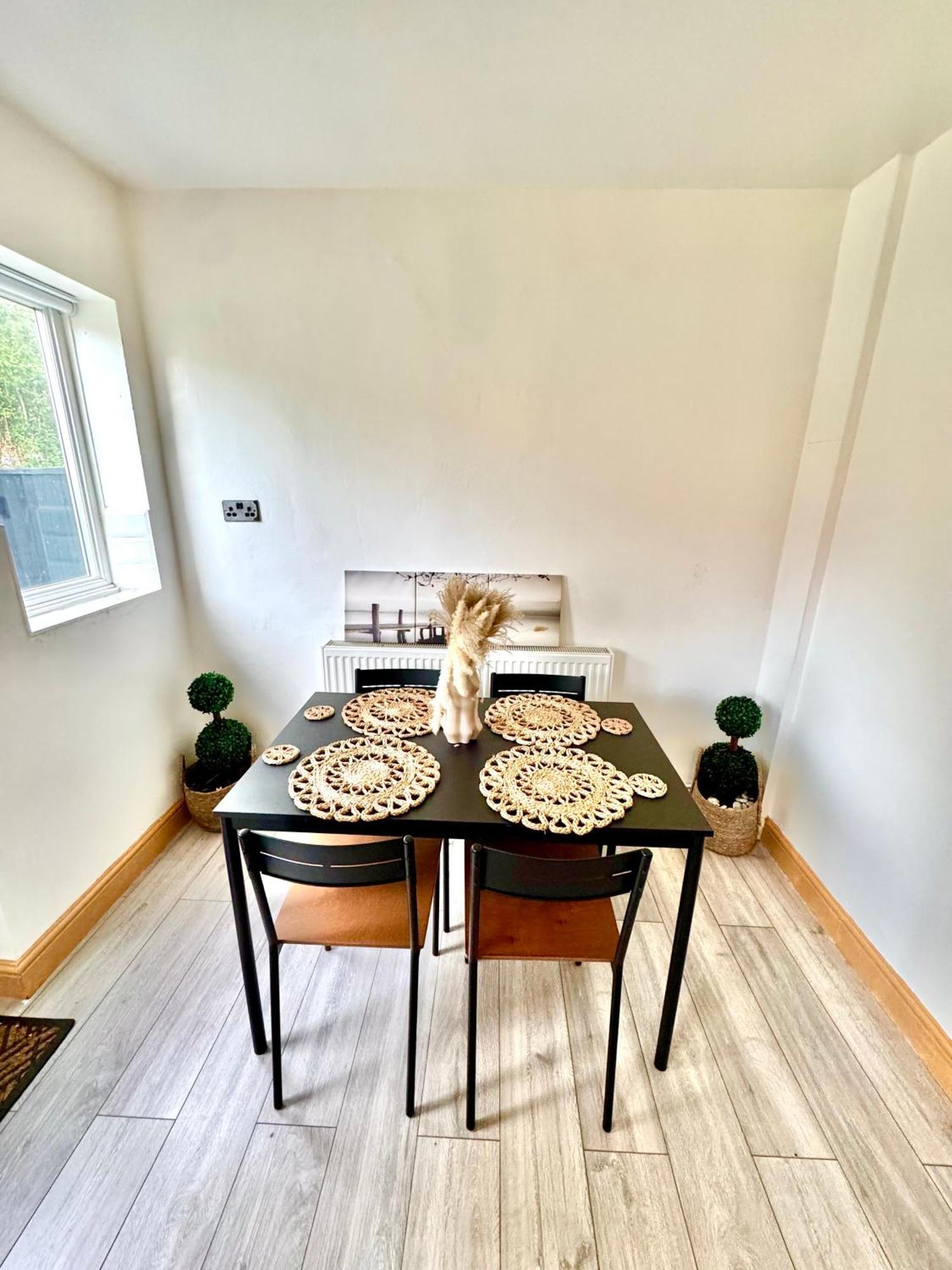 Contractor Haven- 3Bdr Crew House, Free Parking, Fast Wifi & Private Garden Lejlighed Nottingham Eksteriør billede