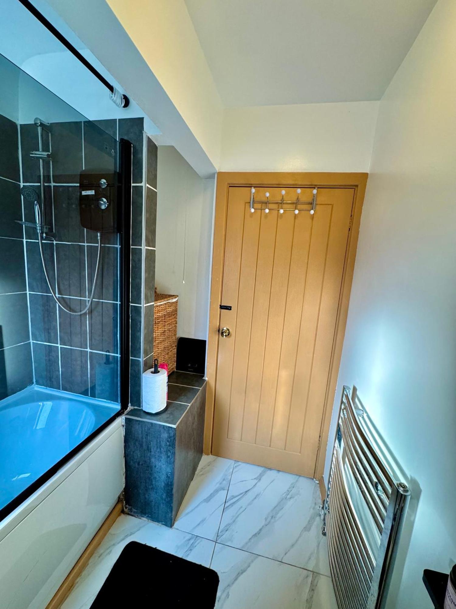Contractor Haven- 3Bdr Crew House, Free Parking, Fast Wifi & Private Garden Lejlighed Nottingham Eksteriør billede