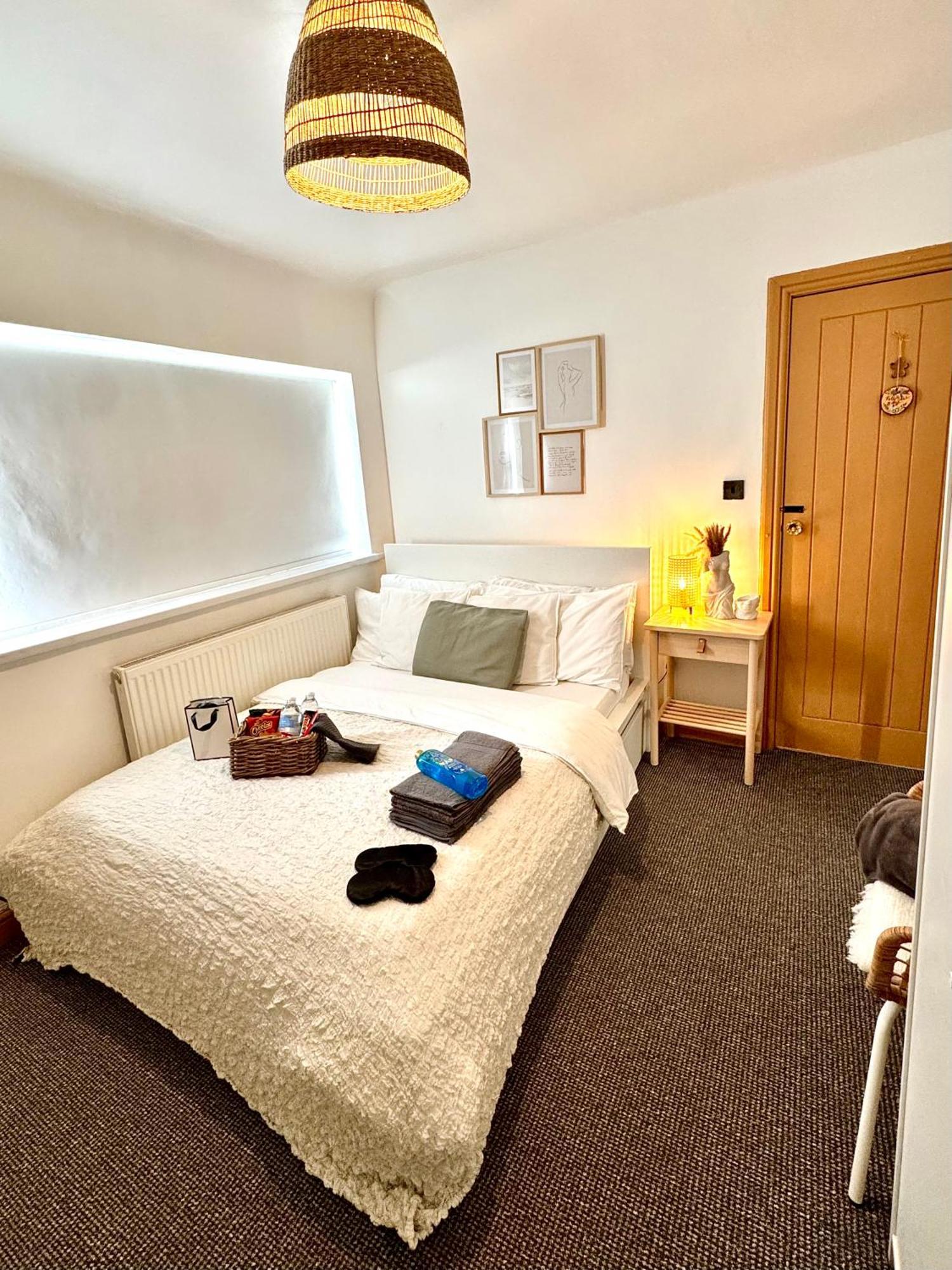 Contractor Haven- 3Bdr Crew House, Free Parking, Fast Wifi & Private Garden Lejlighed Nottingham Eksteriør billede